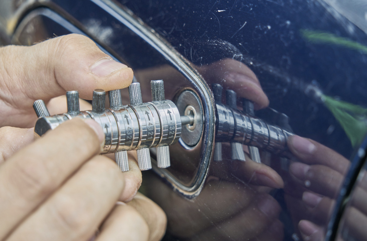 Dlaczego warto korzystać z profesjonalnych usług awaryjnego otwierania aut