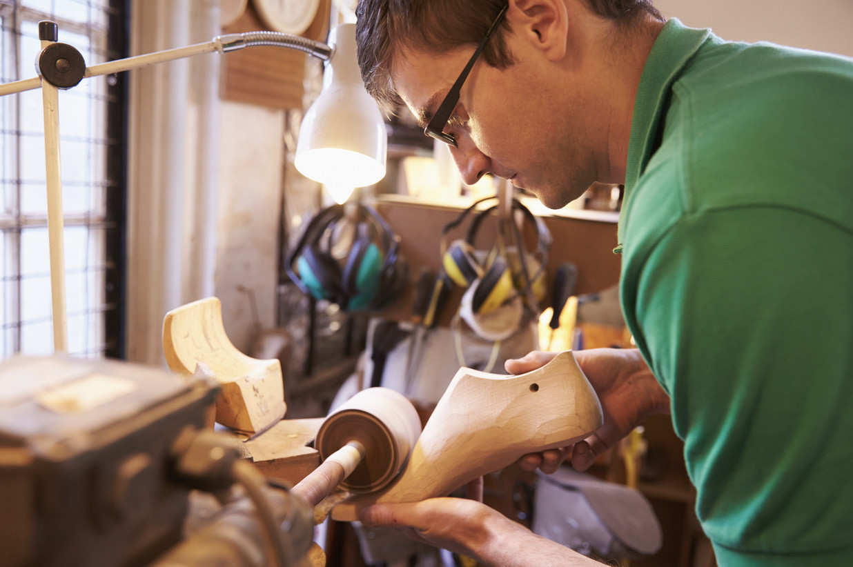 jak rozciągnąć buty na długość