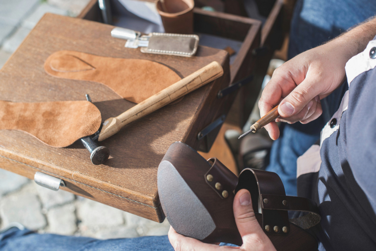 ile kosztuje rozciąganie butów u szewca